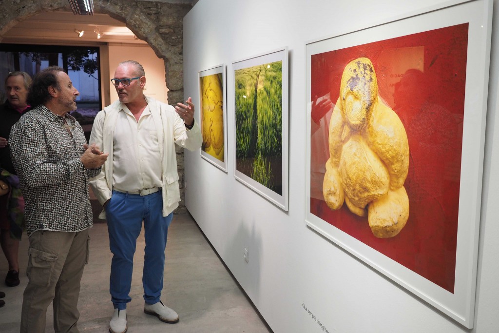 02/10/15 Inauguració de la exposició Farina Blana, fotografies de Tino Soriano al l'espai Eat Art de Banyoles. Foto:Pere Duran