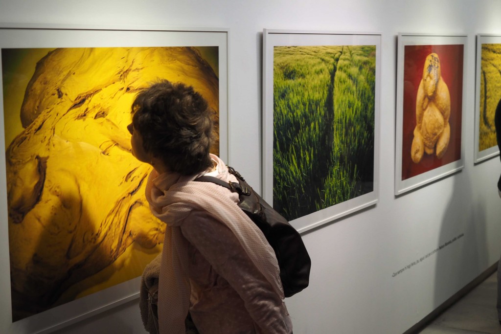 02/10/15 Inauguració de la exposició Farina Blana, fotografies de Tino Soriano al l'espai Eat Art de Banyoles. Foto:Pere Duran