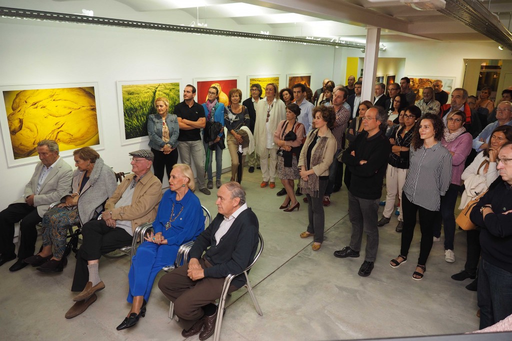 02/10/15 Inauguració de la exposició Farina Blana, fotografies de Tino Soriano al l'espai Eat Art de Banyoles. Foto:Pere Duran